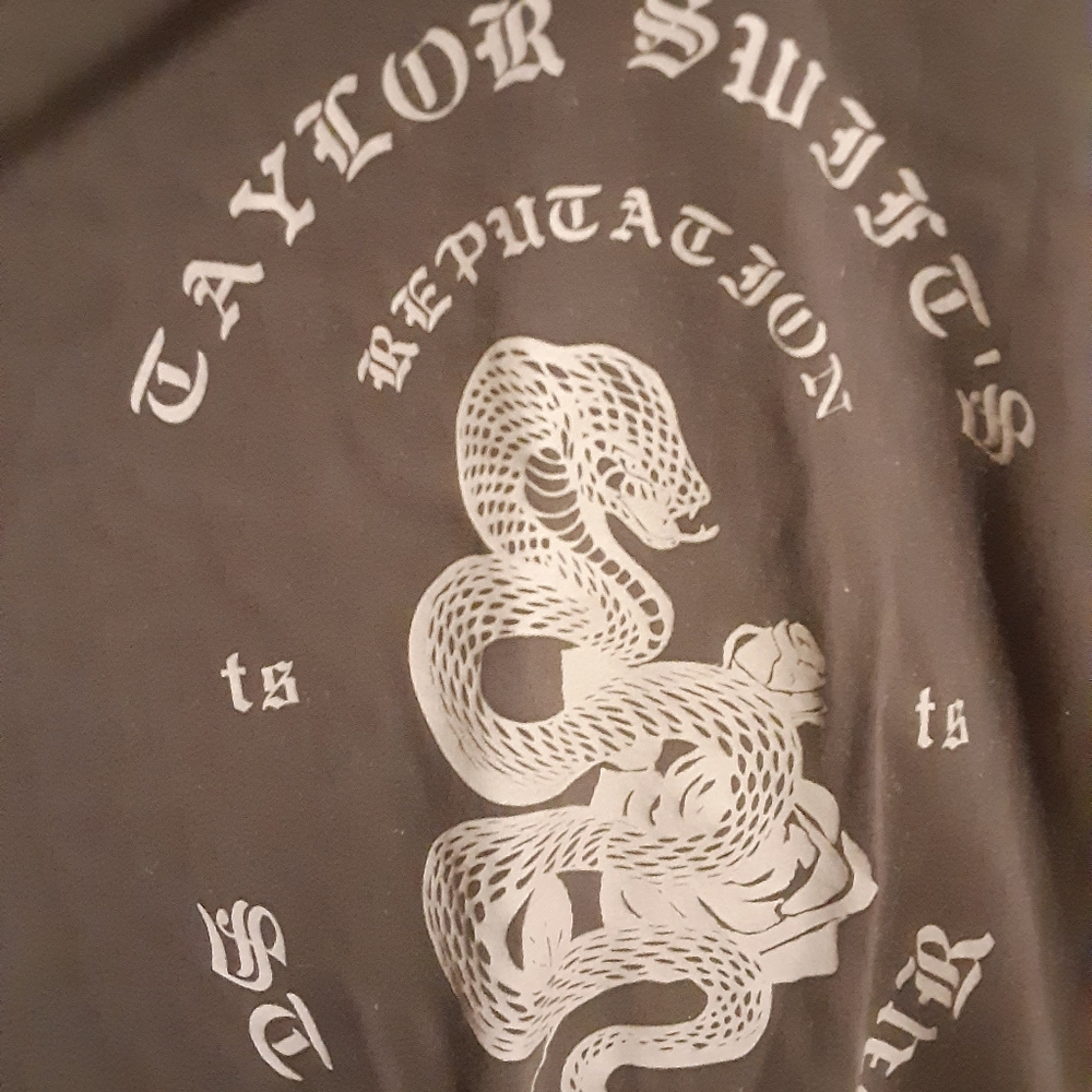 REPUTATION STADIUM TOUR HOODIE SIZE MEDIUM